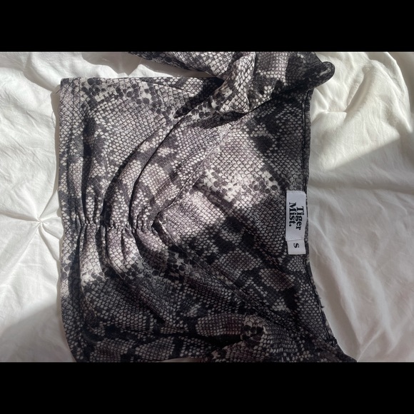 Tiger Mist Snake Print Long Sleeve Gray Crop Top Size S - Picture 4 of 5